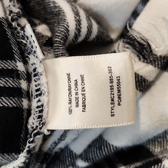 𝅺CLOTH & Stone Plaid Vneck Button Up Raw Fringe Hem Plaid Top - Picture 7 of 7